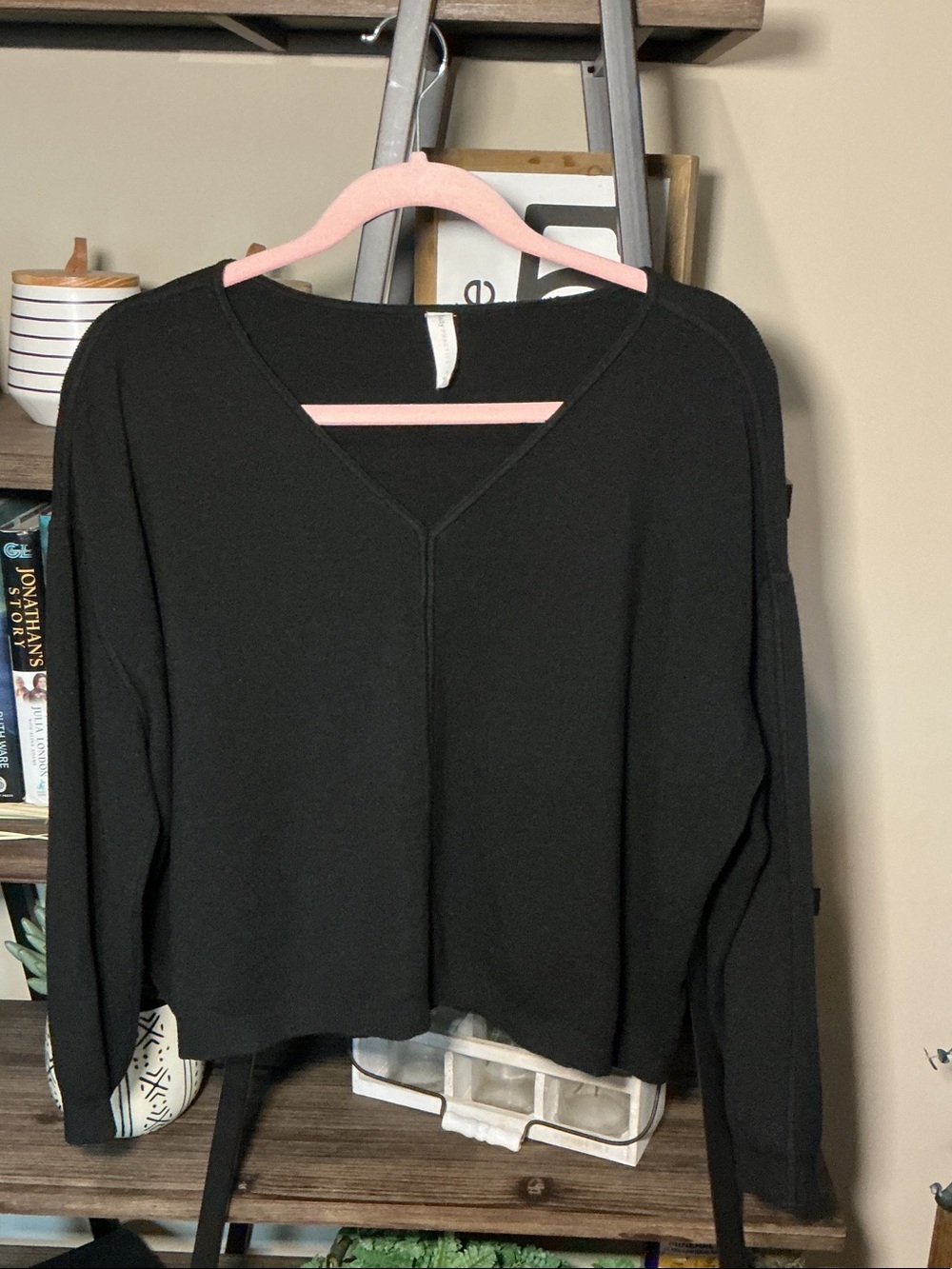 Daily Practice Women's Black V-Neck Long Sleeve Sweater Size L